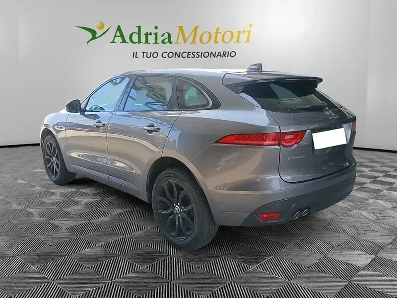 Usata Jaguar F-Pace R-Sport 180 CV (132 kW) 2017 Grigio scuro SUV