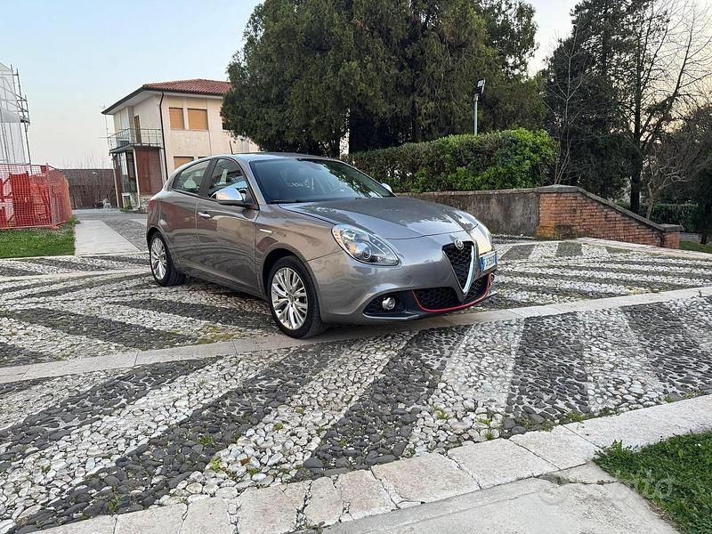 Usata Alfa Romeo Giulietta Super 120 CV (88 kW) 2017 Grigio Utilitaria