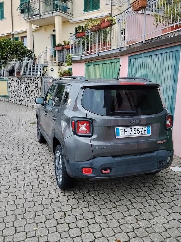 Usata Jeep Renegade Trailhawk 170 CV (125 kW) 2016 Grigio SUV