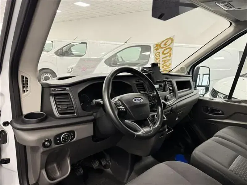 Usata Ford Transit Trend 130 CV (95 kW) 2021 Grigio chiaro Berlina