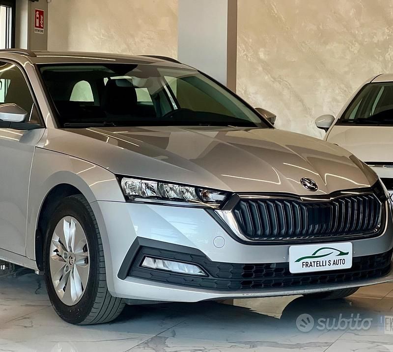 Grigio Usata 2023 Skoda Octavia Executive Station wagon | 17.200 € (Super prezzo) - Immagine 1/4