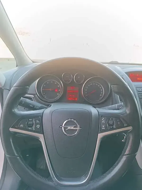 Usata Opel Zafira Tourer Cosmo 150 CV (110 kW) 2012 Monovolume