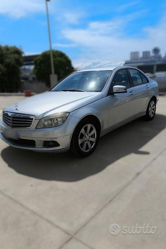 Usata Mercedes C220 170 CV (125 kW) 2009 Grigio Berlina