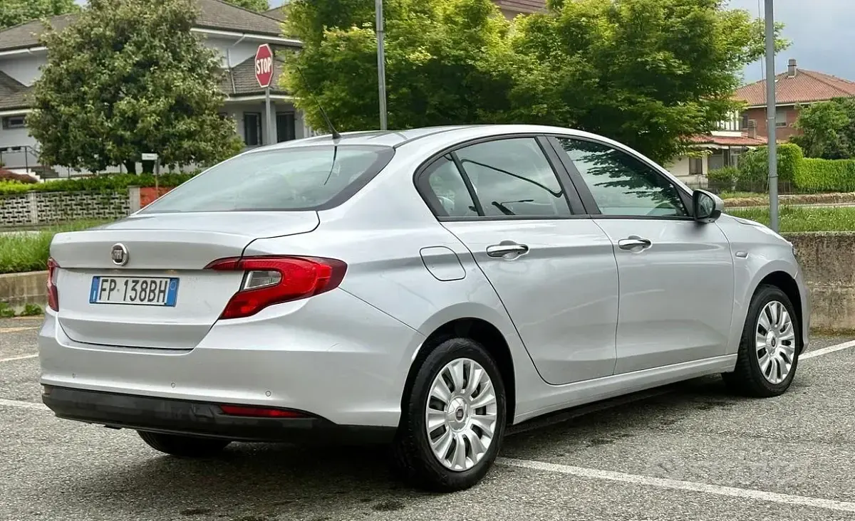 Usata Fiat Tipo Easy 95 CV (69 kW) 2018 Grigio Berlina
