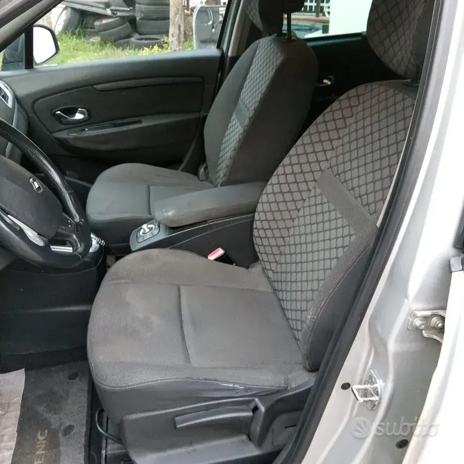 Usata Renault Scenic E-Tech 130 CV (95 kW) 2010 Grigio Monovolume