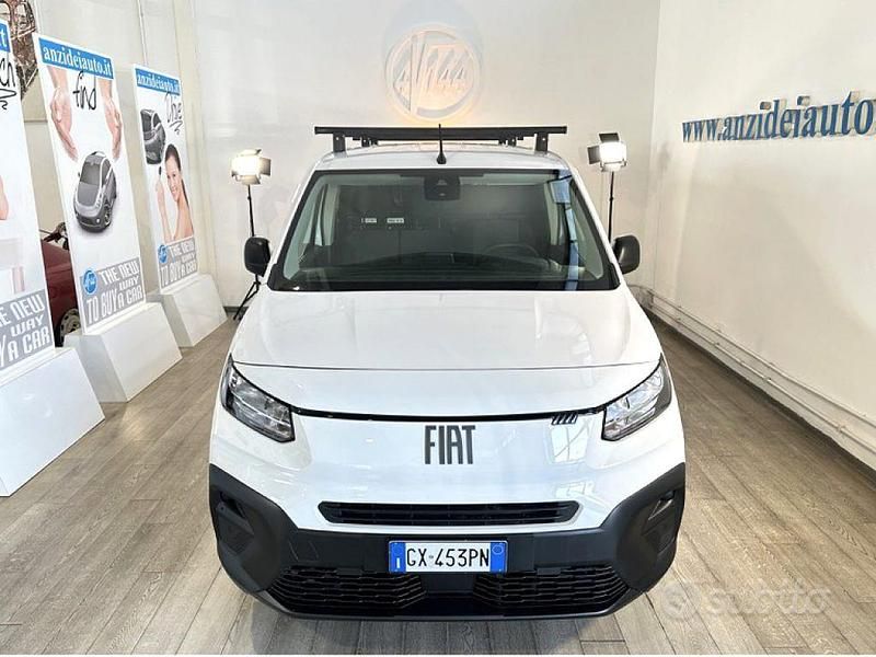 Usata Fiat Doblò 101 CV (74 kW) 2024 Bianco pastello Monovolume