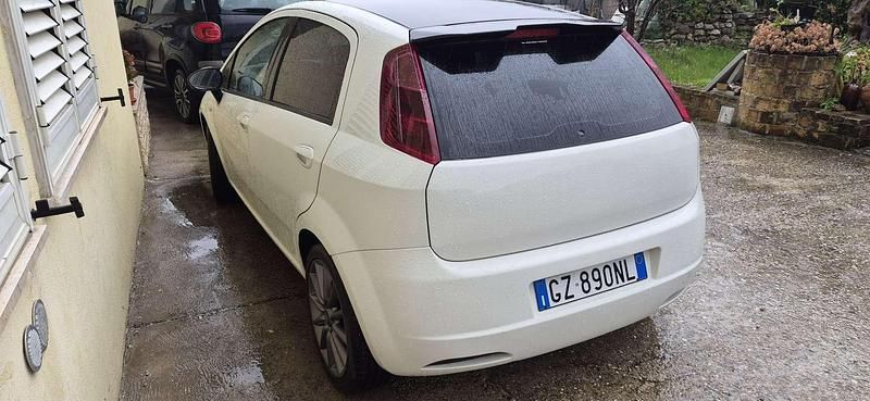 Usata Fiat Grande Punto Dynamic 75 CV (55 kW) 2010 Utilitaria
