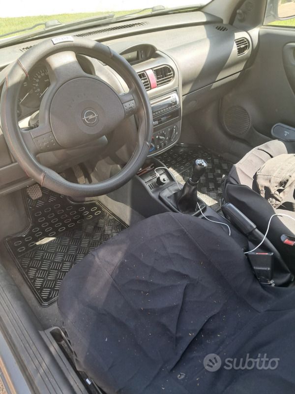 Usata Opel Corsa 45 CV (33 kW) 2006 Grigio Utilitaria