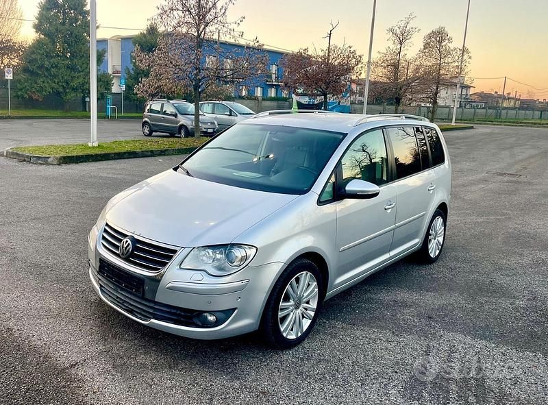 Grigio Usata 2011 VW Touran Business Monovolume | 7500 € (Ottimo prezzo) - Immagine 1/4
