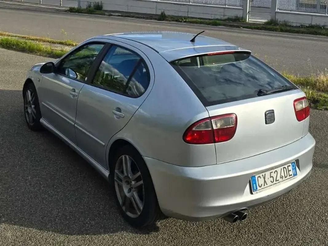Usata Seat Leon FR 150 CV (110 kW) 2005 Argento Utilitaria