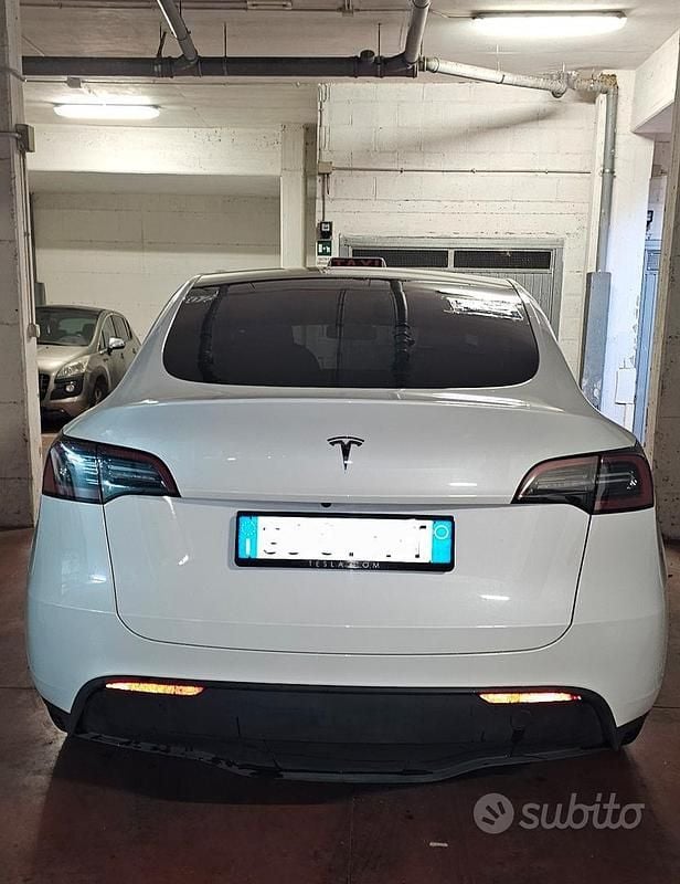 Usata Tesla Model Y 250 kW (340 CV) 2023 Bianco SUV