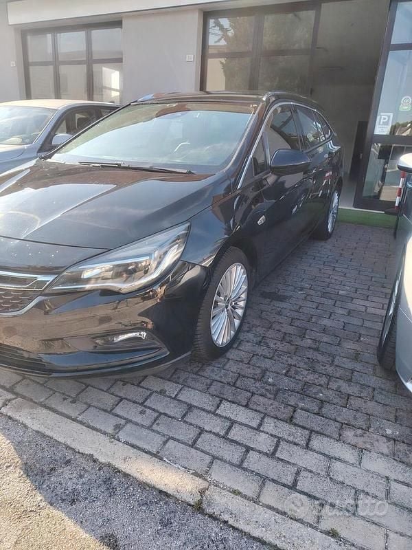 Usata Opel Astra Innovation 136 CV (100 kW) 2017 Nero Station wagon