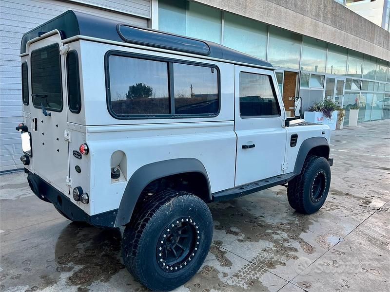 Usata Land Rover Defender 122 CV (89 kW) 2005 Bianco SUV