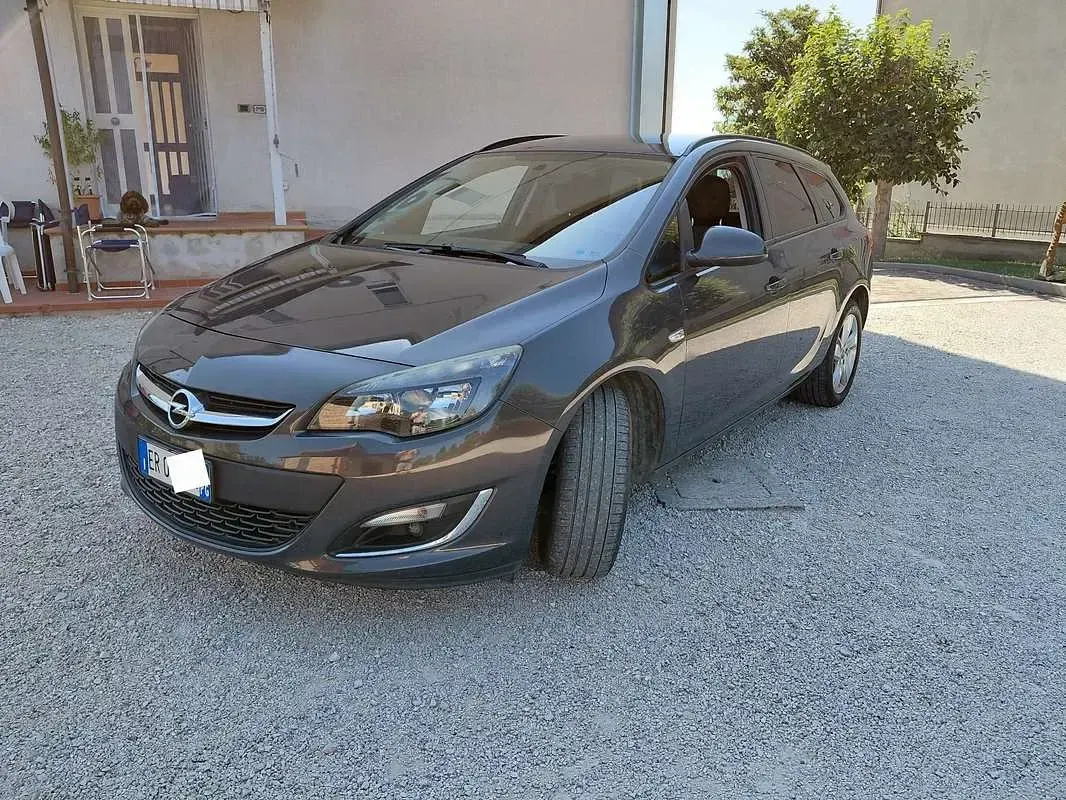 Usata Opel Astra 110 CV (80 kW) 2013 Station wagon