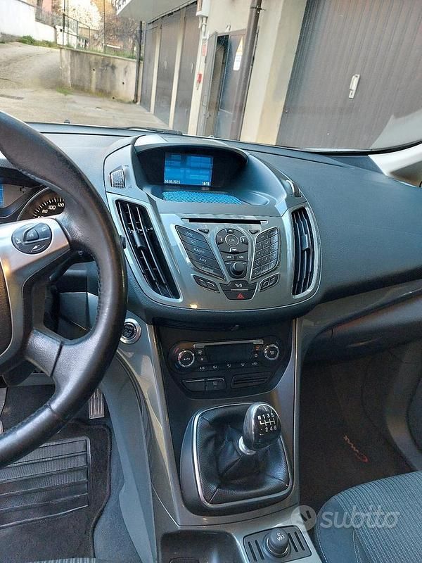 Begagnad Ford C-MAX Titanium 116 HK (85 kW) 2015 Vit Minibuss