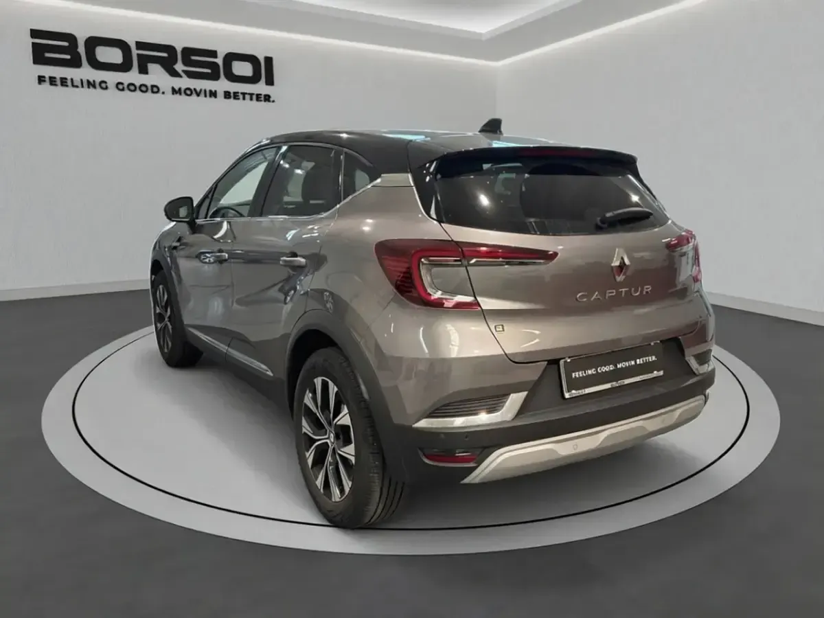 Usata Renault Captur Intens 101 CV (74 kW) 2023 Grigio medio tetto nero SUV
