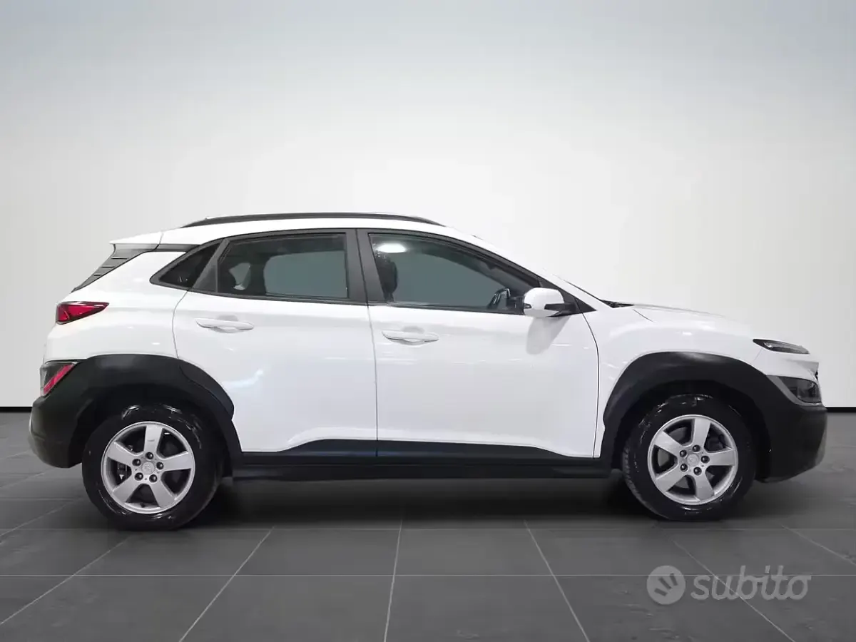 Käytetty Hyundai Kona 105 HP (77 kW) 2022 Valkoinen Katumaasturi