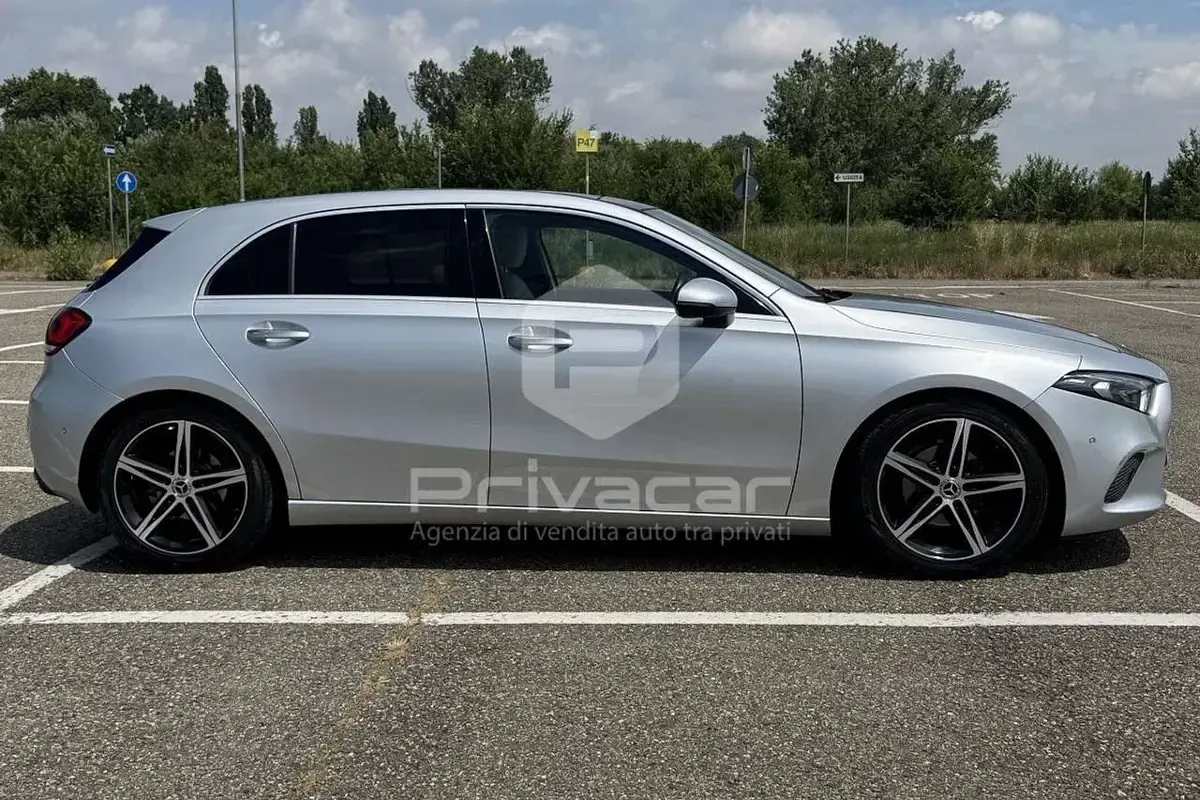 Usata Mercedes A180 Premium 116 CV (85 kW) 2019 Grigio Utilitaria