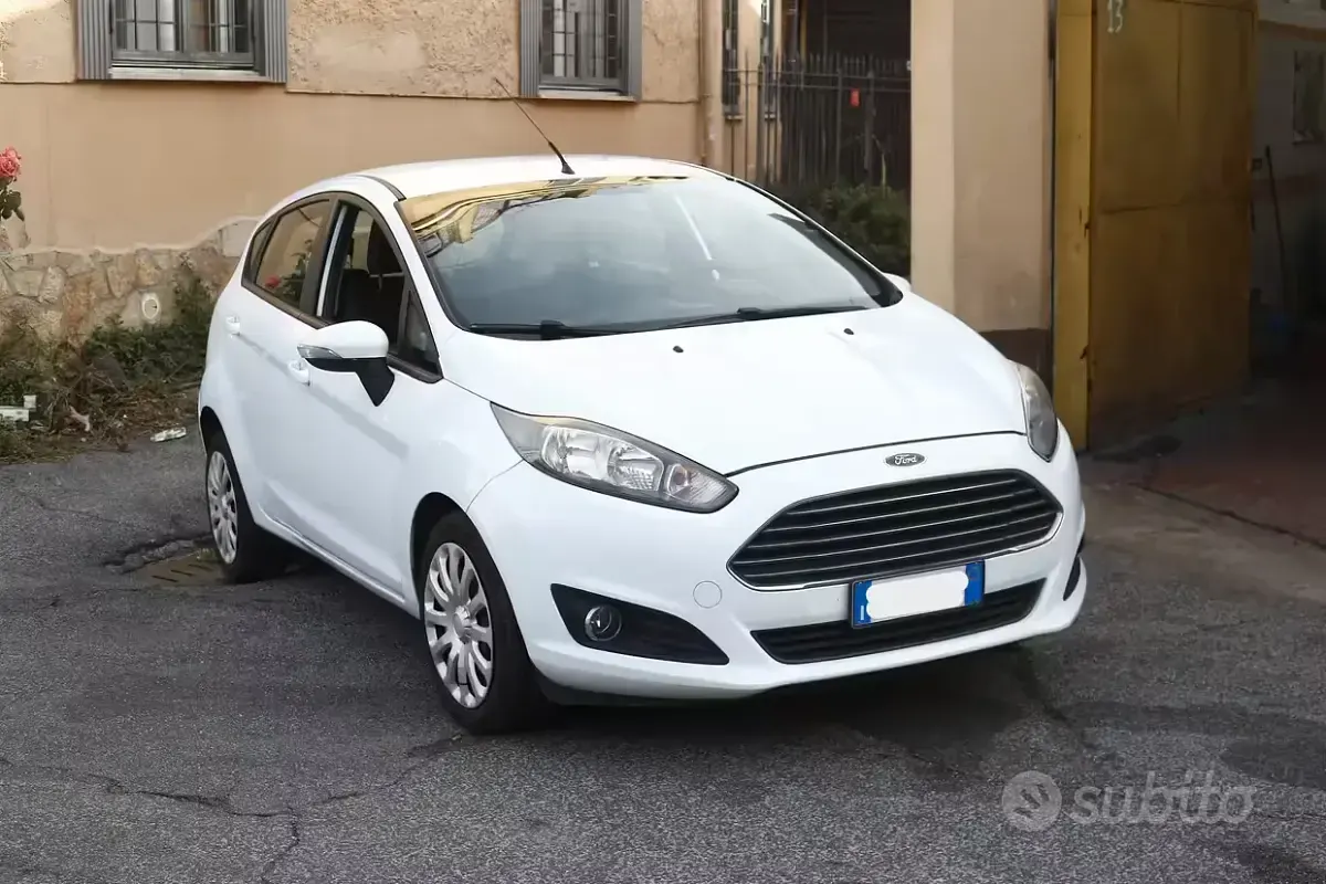 Begagnad Ford Fiesta 75 HK (55 kW) 2014 Vit Halvkombi
