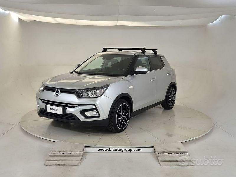 Argento Usata 2019 Ssangyong (KGM) Tivoli SUV | 12.700 € (Cara) - Immagine 1/4