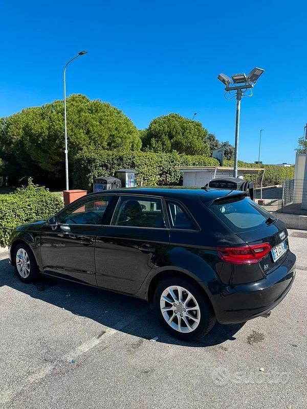 Usado Audi A3 110 CV (80 kW) 2016 Negro Berlina