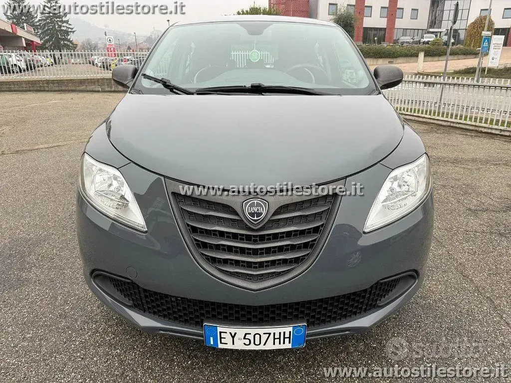 Usata Lancia Ypsilon 95 CV (69 kW) 2015 Grigio Utilitaria
