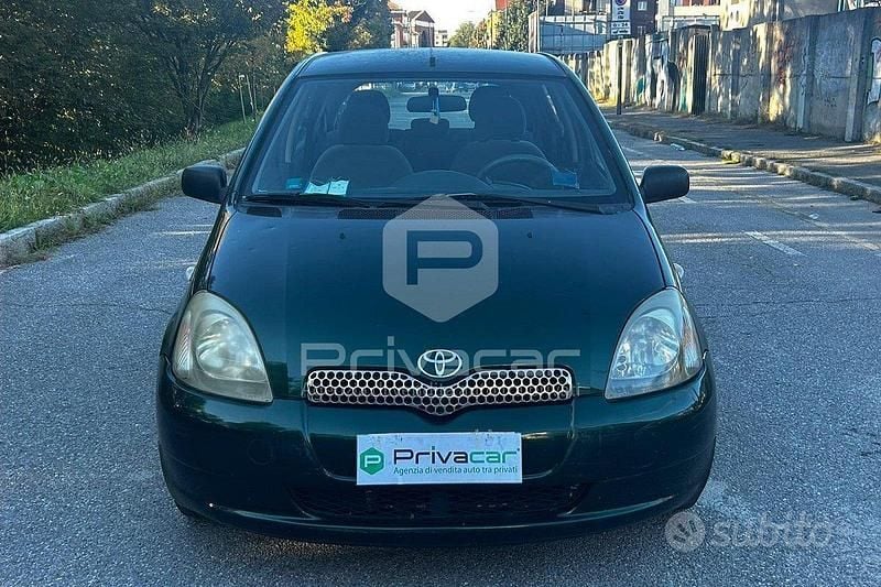 Usata Toyota Yaris 68 CV (50 kW) 1999 Verde Utilitaria