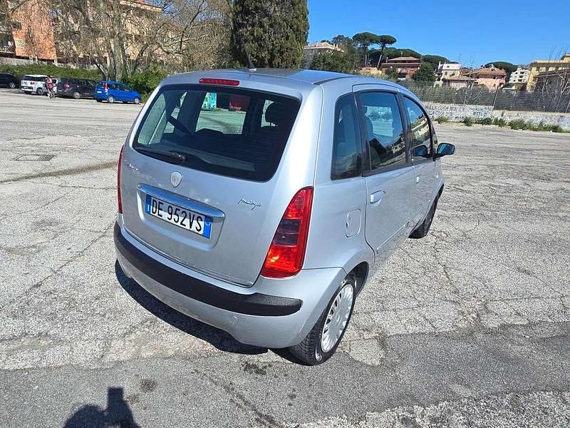 Usata Lancia Musa 90 CV (66 kW) 2007 Argento Monovolume