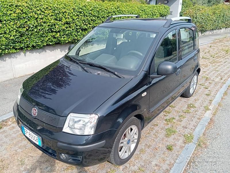 Nero Usata 2012 Fiat Panda Due volumi | 4900 € (Buon prezzo) - Immagine 1/4