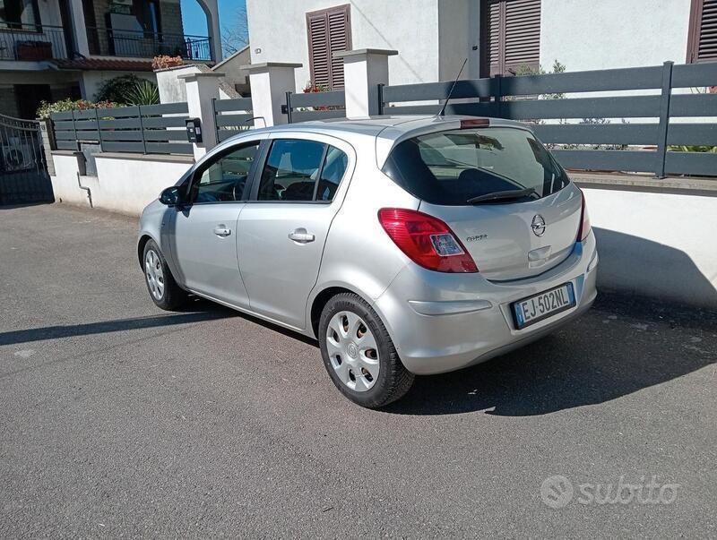 Usata Opel Corsa 65 CV (47 kW) 2012 Utilitaria