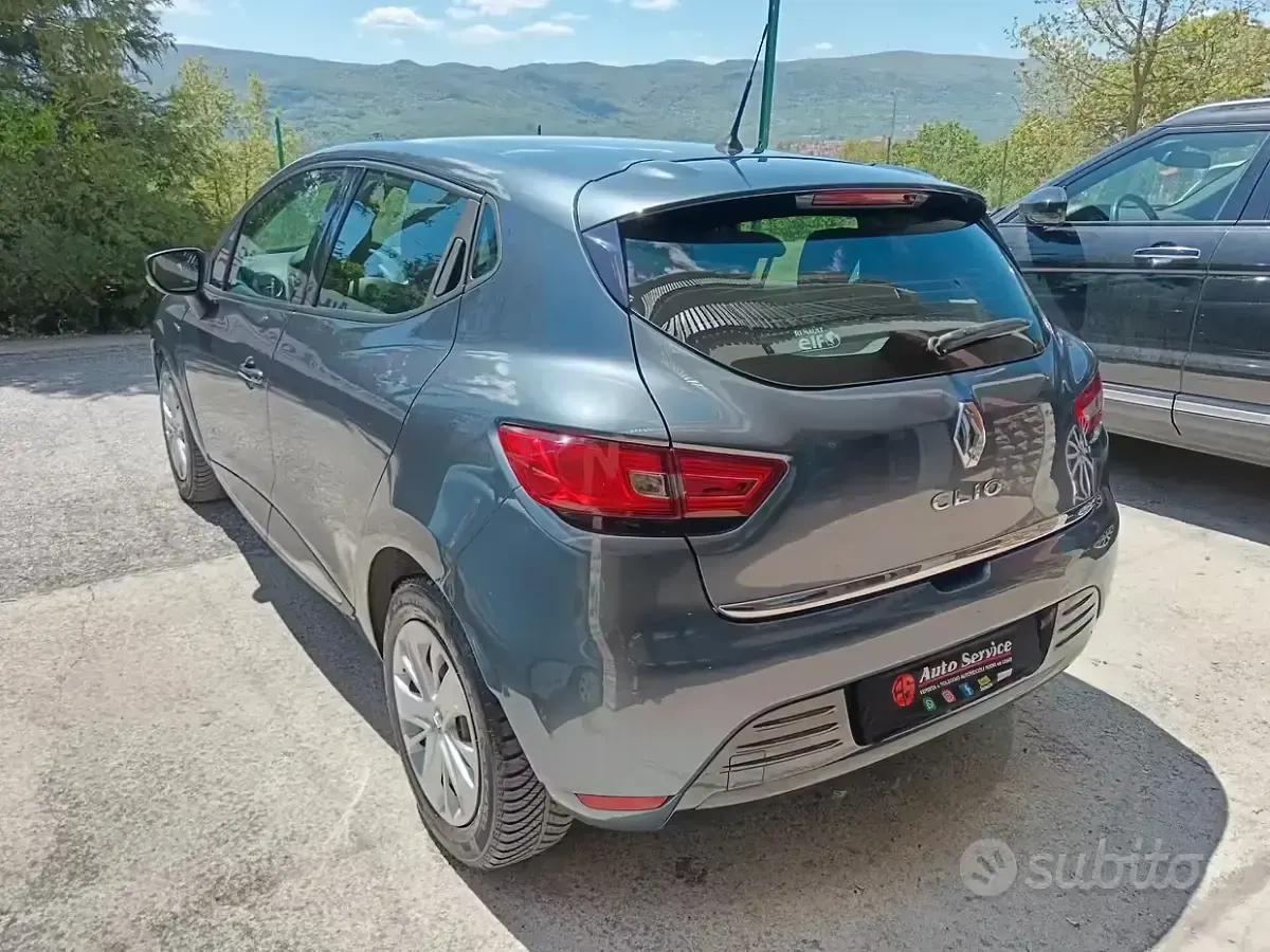 Usata Renault Clio IV LIMITED 73 CV (53 kW) 2018 Grigio Berlina