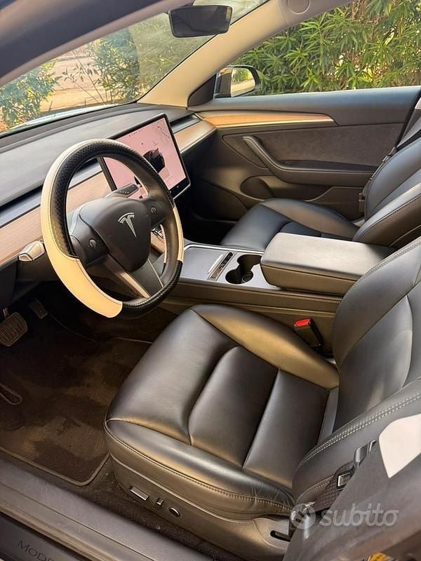 Usata Tesla Model 3 RWD 208 kW (283 CV) 2023 Nero Berlina