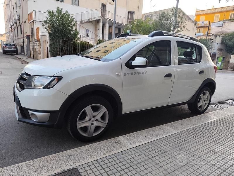 Usata Dacia Sandero Stepway 90 CV (66 kW) 2016 Bianco Berlina