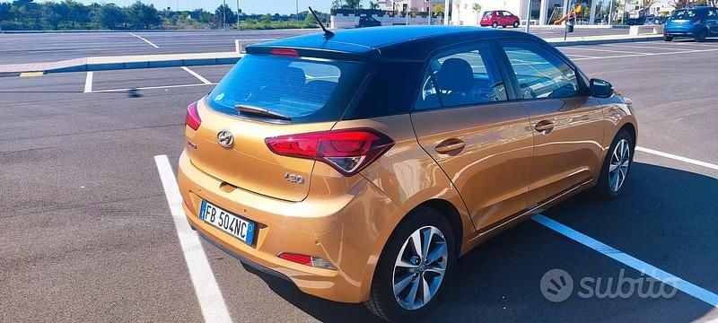 Usata Hyundai i20 Comfort 90 CV (66 kW) 2015 Berlina