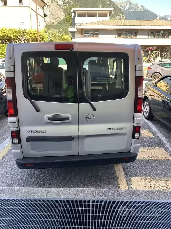 Usata Opel Vivaro 2015 Grigio Monovolume