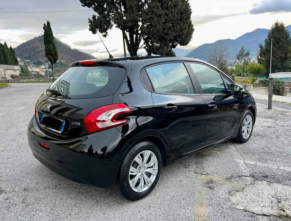 Usata Peugeot 208 82 CV (60 kW) 2013 Nero Utilitaria