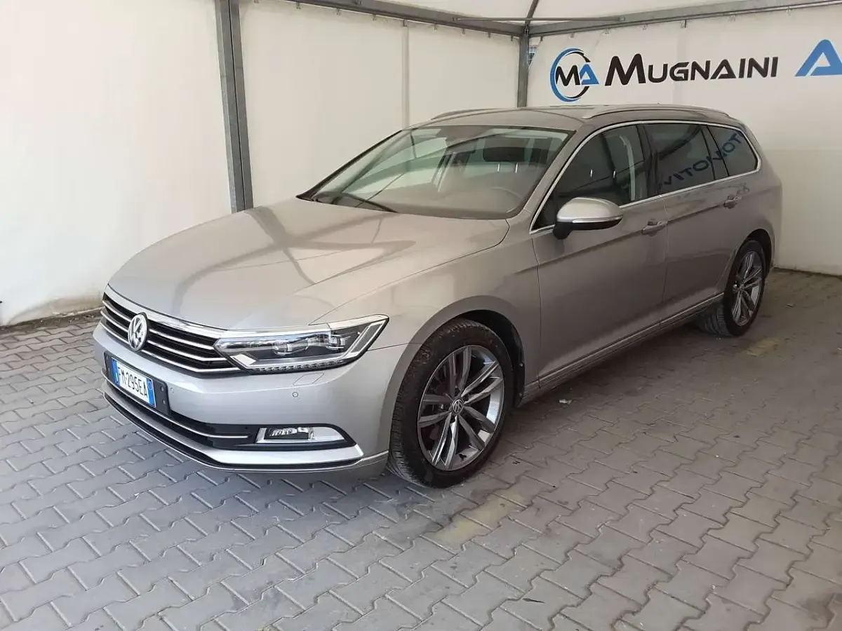 Usata VW Passat Highline 190 CV (139 kW) 2017 Grigio Station wagon