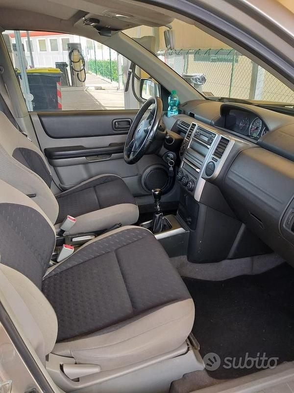 Usata Nissan X-Trail 136 CV (100 kW) 2006 Grigio SUV