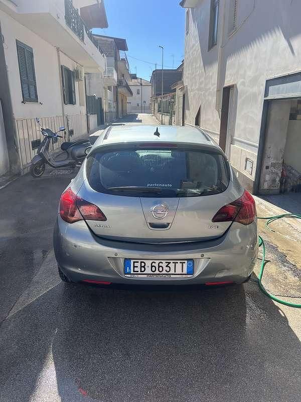Usata Opel Astra Cosmo 131 CV (96 kW) 2010 Berlina