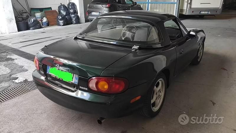 Usata Mazda MX5 110 CV (80 kW) 2000 Verde Cabrio