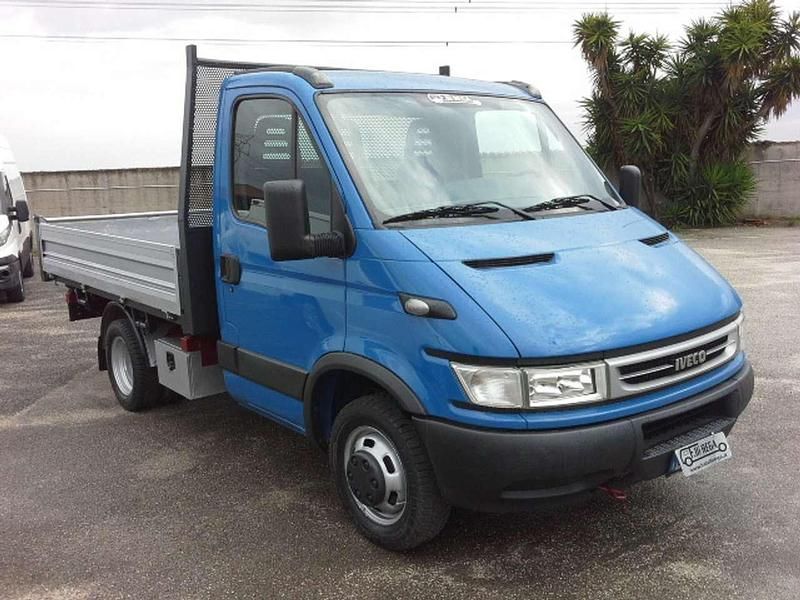 Usata Iveco Daily 90 CV (66 kW) 2005 Blu/azzurro