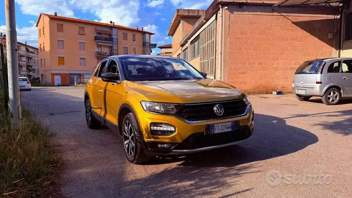 Usata VW T-Roc Advance 116 CV (85 kW) 2019 Giallo SUV