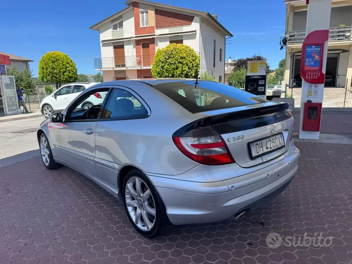 Usata Mercedes C200 Avantgarde 150 CV (110 kW) 2007 Grigio Coupé