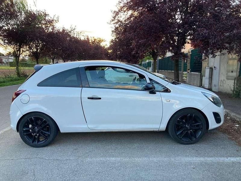 Usata Opel Corsa 75 CV (55 kW) 2013 Bianco Utilitaria