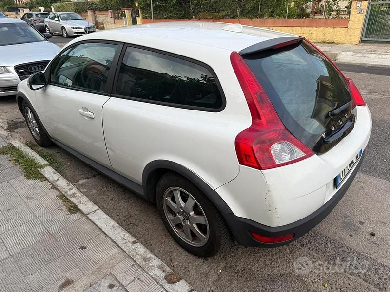 Usata Volvo C30 109 CV (80 kW) 2010 Bianco Utilitaria