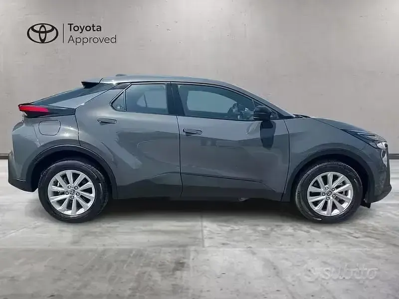 Nuova Toyota C-HR Active 2026 Grigio SUV