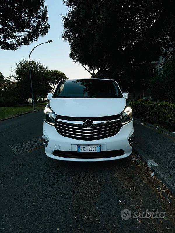 Usata Opel Vivaro 145 CV (106 kW) 2015 Bianco Monovolume