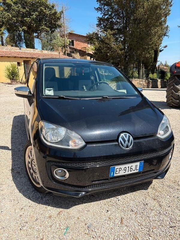 Usata 2013 VW up! Due volumi | 4000 € (Ottimo prezzo) - Immagine 1/4