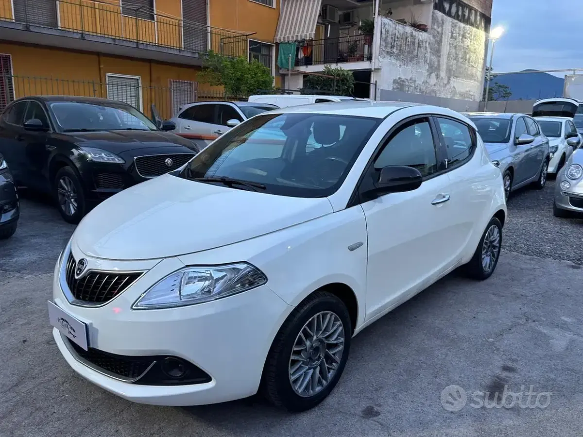 Usata Lancia Ypsilon Silver 69 CV (50 kW) 2011 Bianco Utilitaria