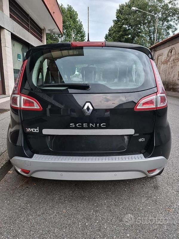 Usata Renault Scénic III 110 CV (80 kW) 2011 Nero Monovolume